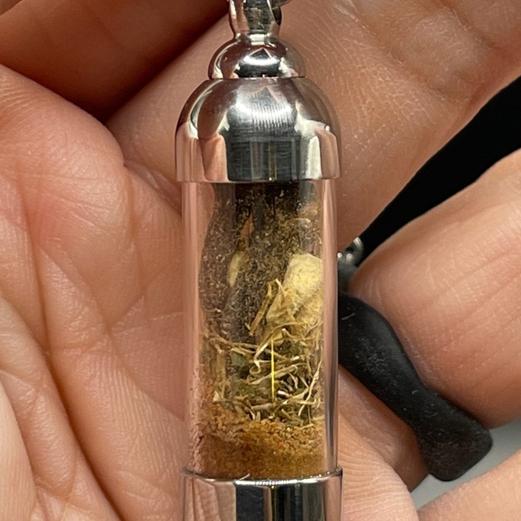 Moolah Spell Necklace - Picture 1 of 2